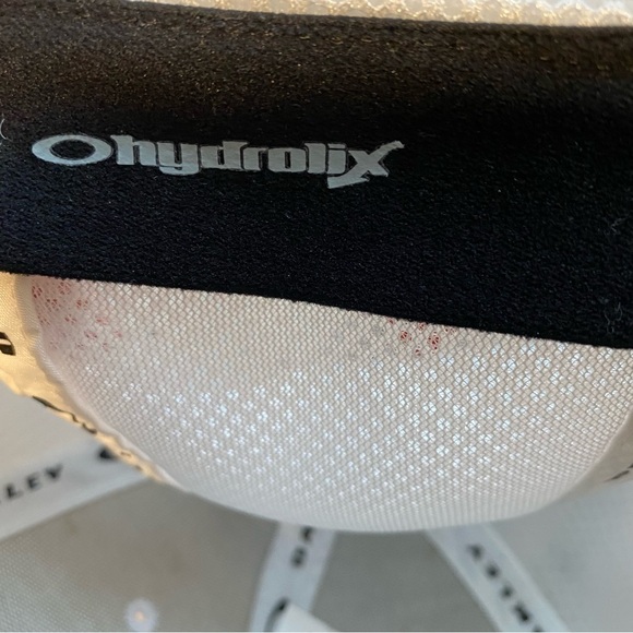 New with Tag Oakley cresting driver golf while cap Country Inns & Suites S/M - Picture 7 of 11